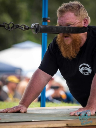 Competitor in goanna pulling competition